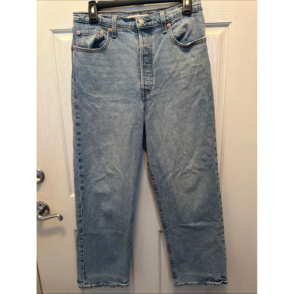 Levi's Classic Women's Ribcage Straight Ankle Jeans in Light Blue Wash Size 29